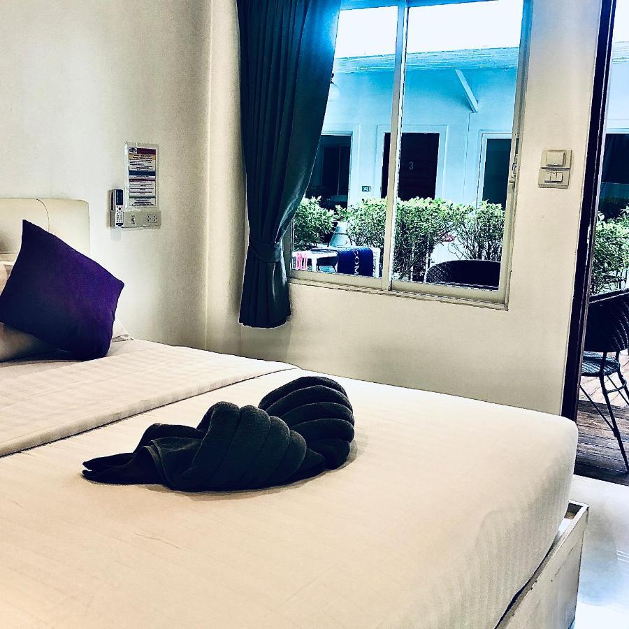 Koh Larn White House Hotel Exterior foto