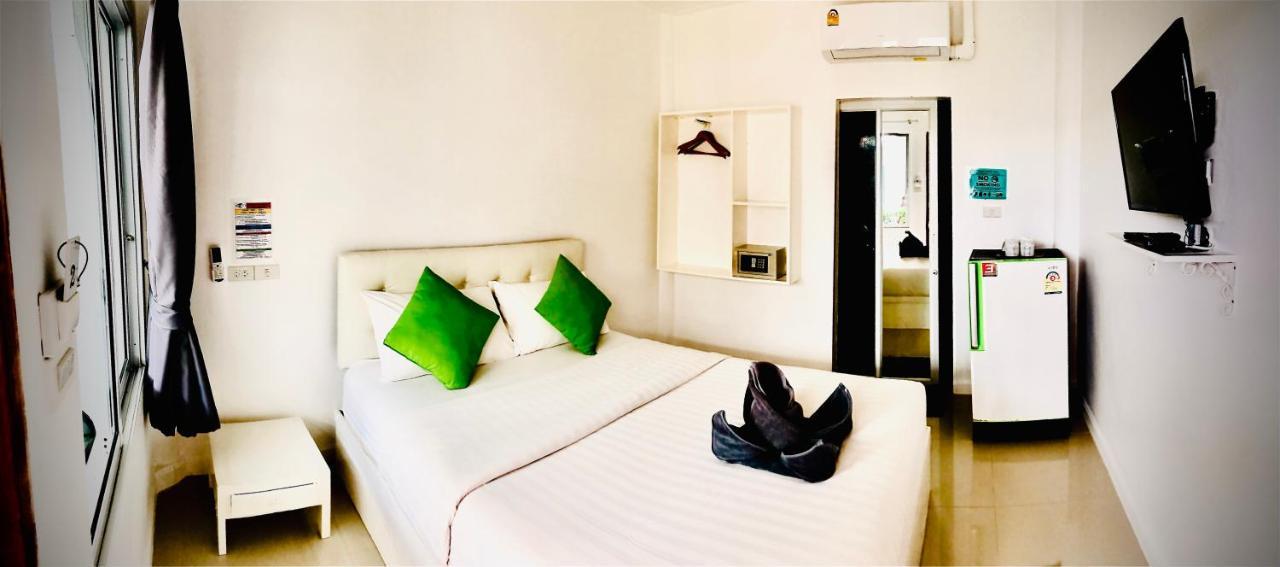 Koh Larn White House Hotel Exterior foto