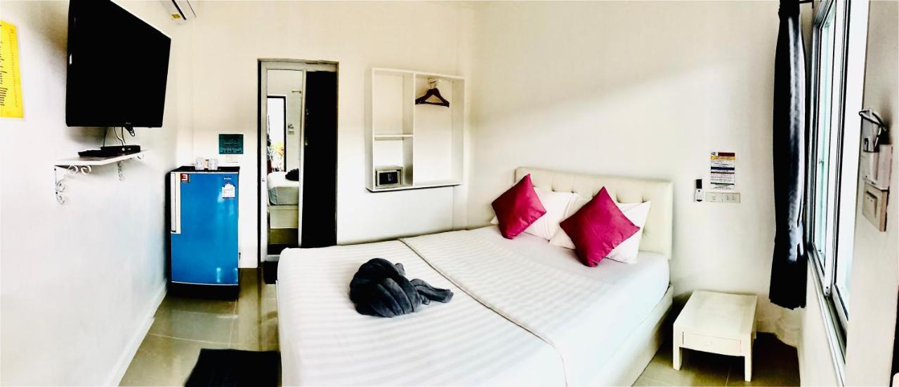 Koh Larn White House Hotel Exterior foto