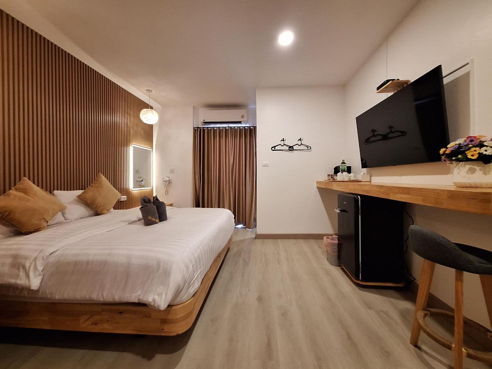 Koh Larn White House Hotel Exterior foto